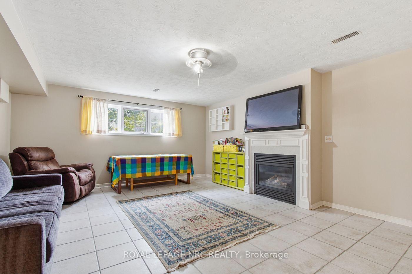 Photo 32 of 39 West Farmington Drive, St. Catharines, Grapeview — HOMEH