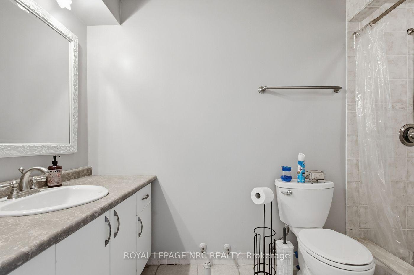 Photo 35 of 39 West Farmington Drive, St. Catharines, Grapeview — HOMEH