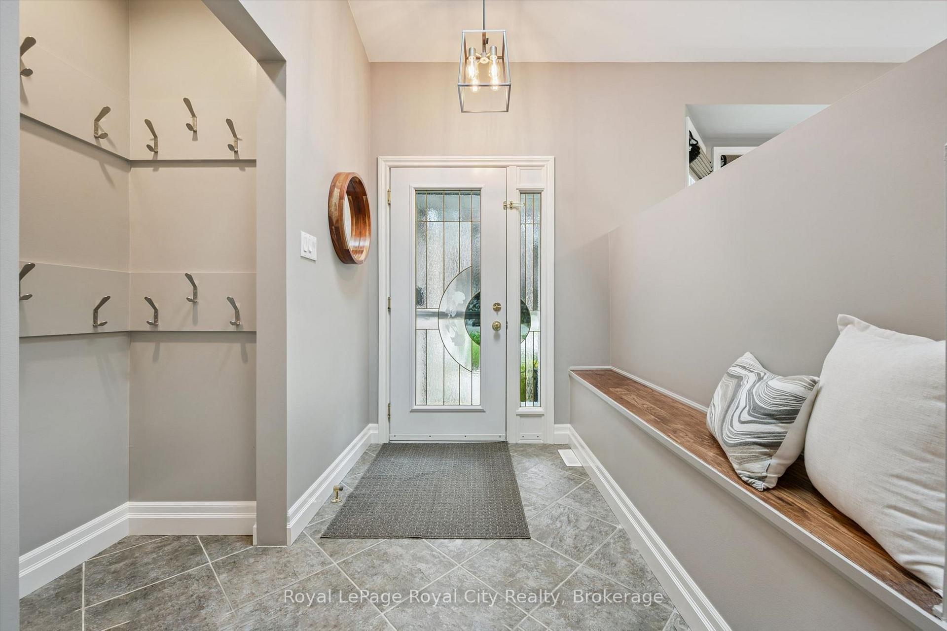 Photo 4 of 32 Thornhill Drive, Guelph, Willow West/Sugarbush/West Acres — HOMEH