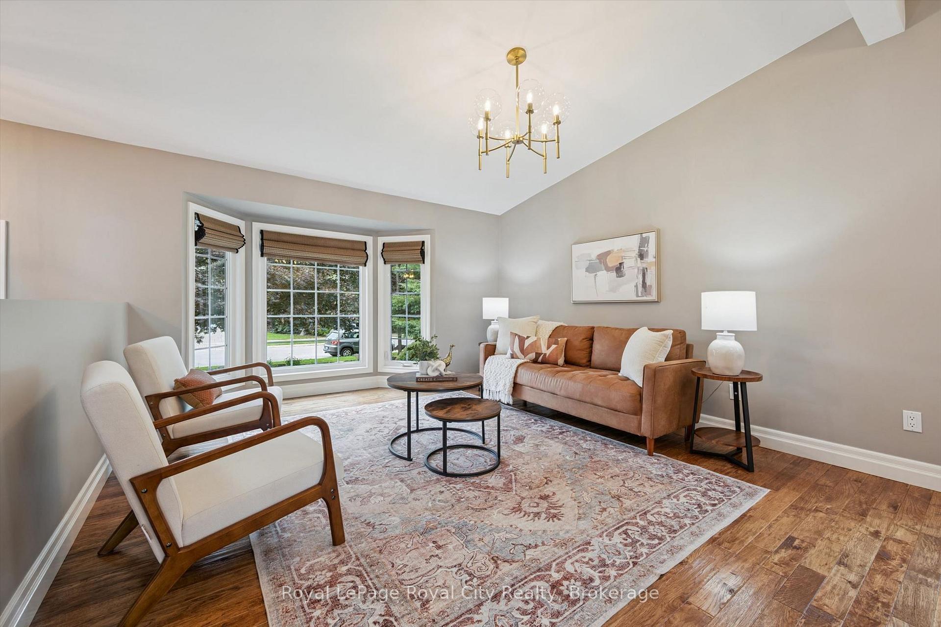 Photo 5 of 32 Thornhill Drive, Guelph, Willow West/Sugarbush/West Acres — HOMEH