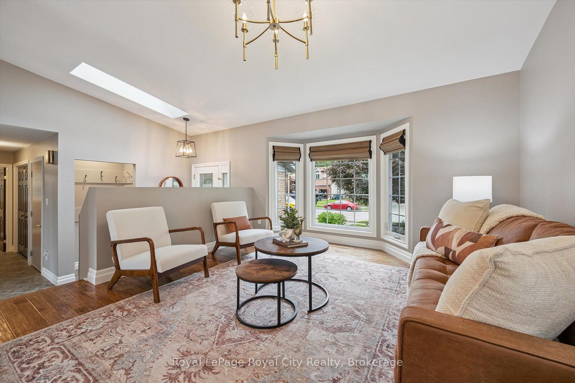 Photo 6 of 32 Thornhill Drive, Guelph, Willow West/Sugarbush/West Acres — HOMEH