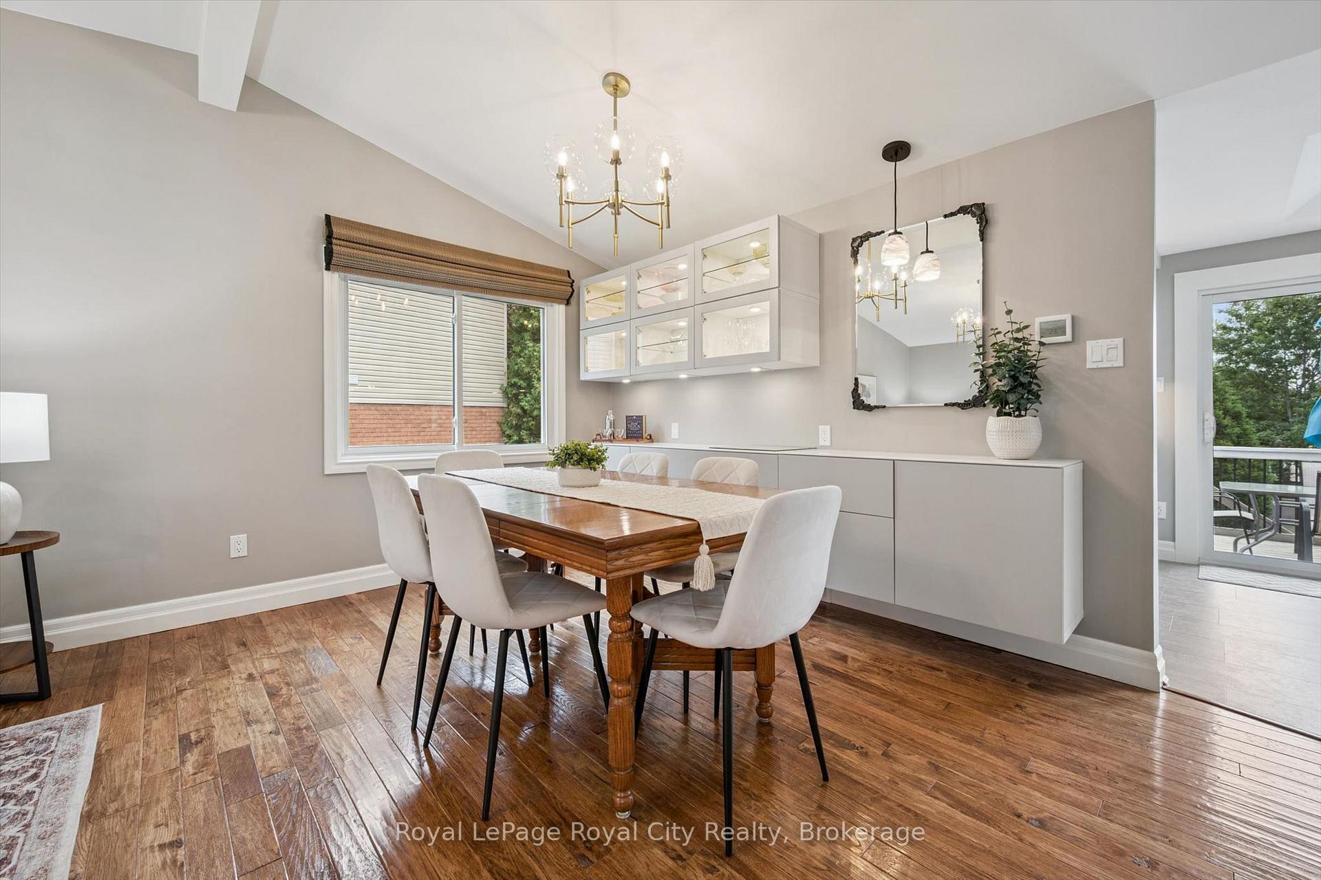 Photo 7 of 32 Thornhill Drive, Guelph, Willow West/Sugarbush/West Acres — HOMEH