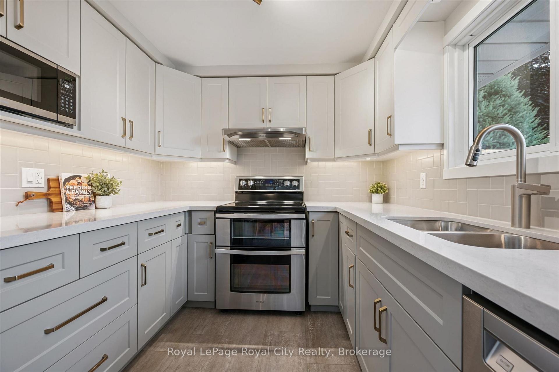 Photo 9 of 32 Thornhill Drive, Guelph, Willow West/Sugarbush/West Acres — HOMEH