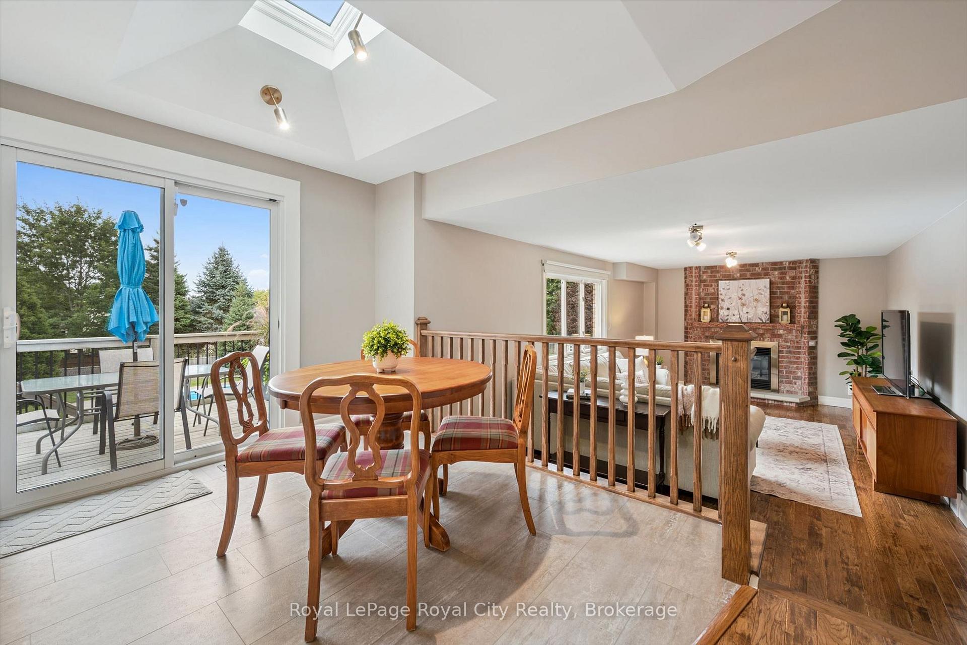 Photo 11 of 32 Thornhill Drive, Guelph, Willow West/Sugarbush/West Acres — HOMEH