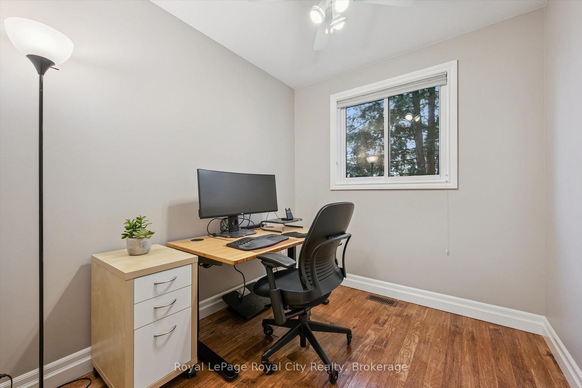 Photo 16 of 32 Thornhill Drive, Guelph, Willow West/Sugarbush/West Acres — HOMEH