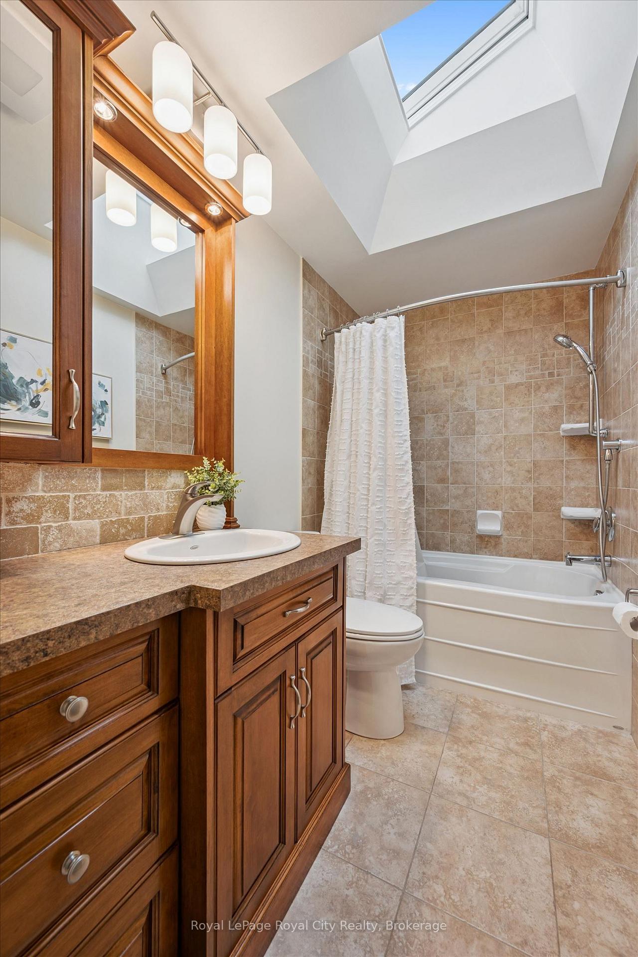 Photo 17 of 32 Thornhill Drive, Guelph, Willow West/Sugarbush/West Acres — HOMEH