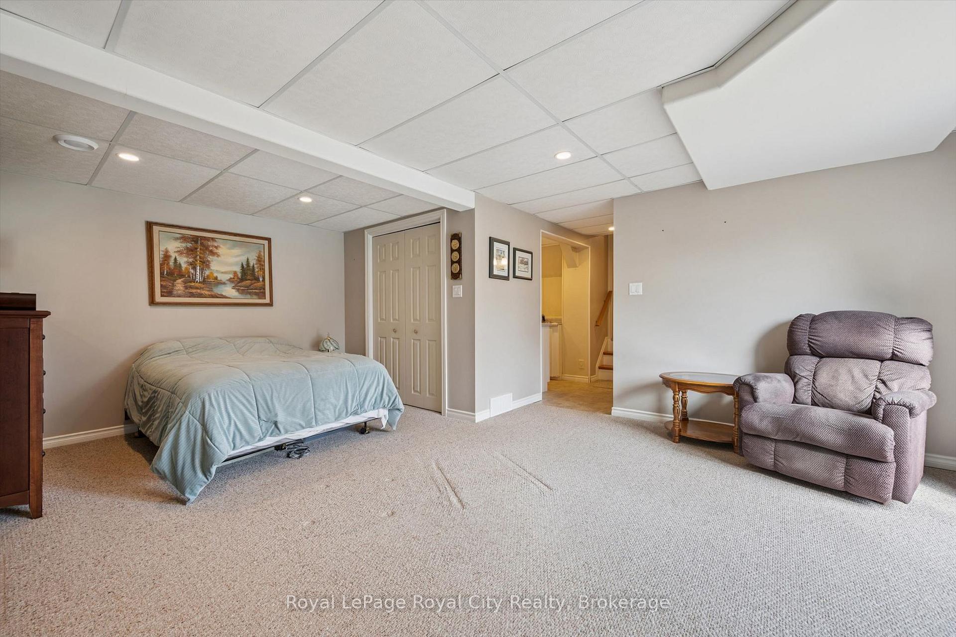Photo 27 of 32 Thornhill Drive, Guelph, Willow West/Sugarbush/West Acres — HOMEH