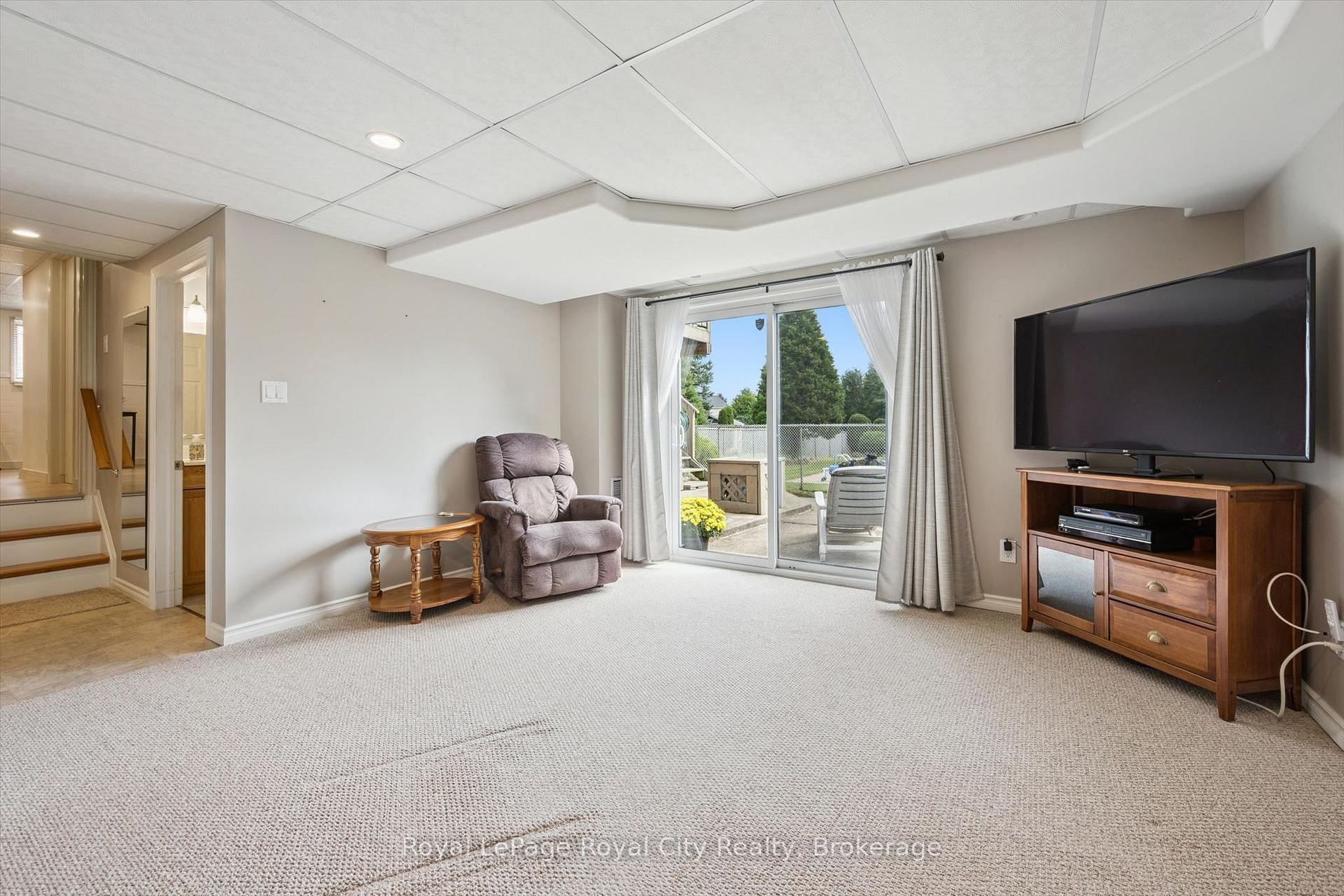 Photo 28 of 32 Thornhill Drive, Guelph, Willow West/Sugarbush/West Acres — HOMEH