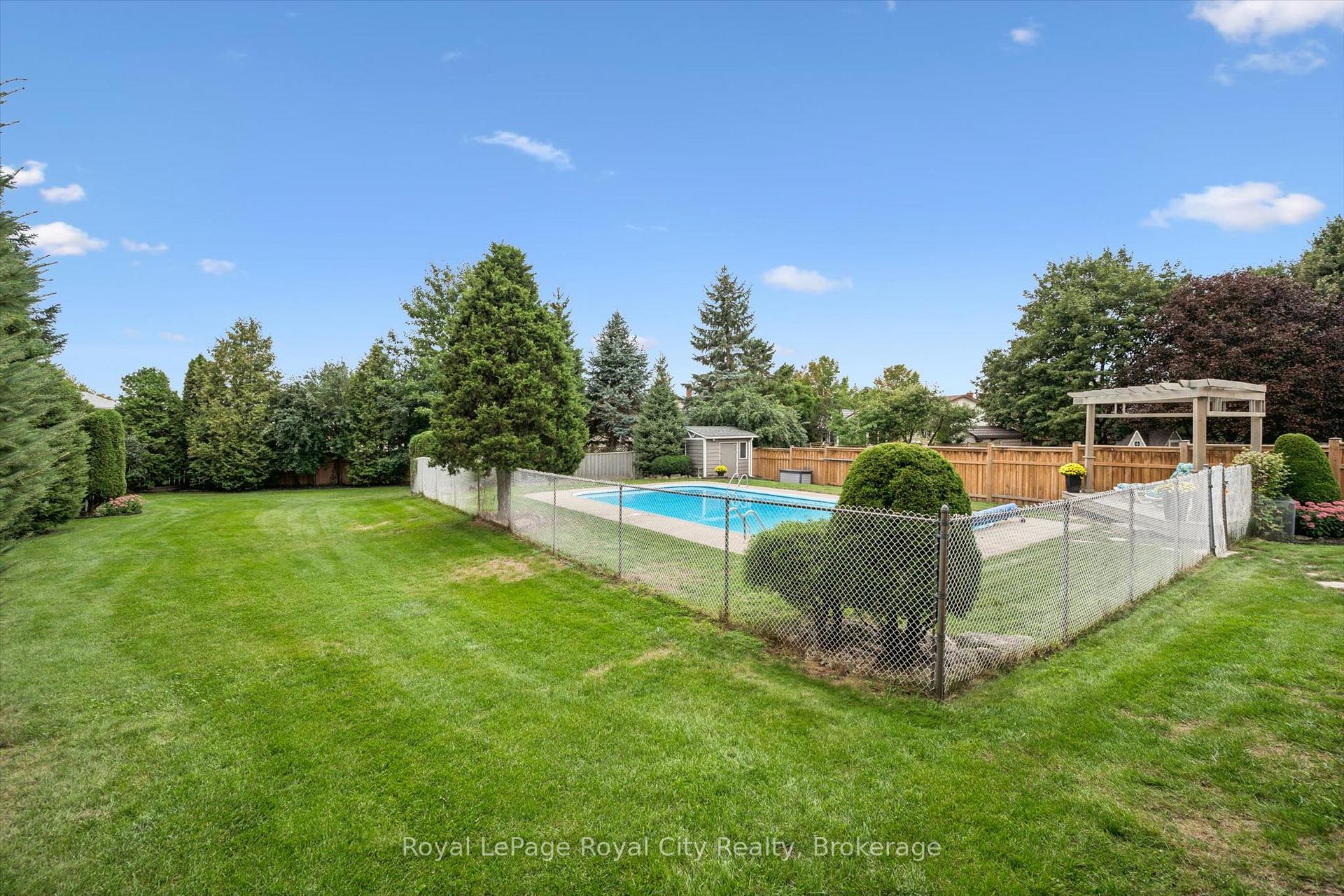 Photo 32 of 32 Thornhill Drive, Guelph, Willow West/Sugarbush/West Acres — HOMEH