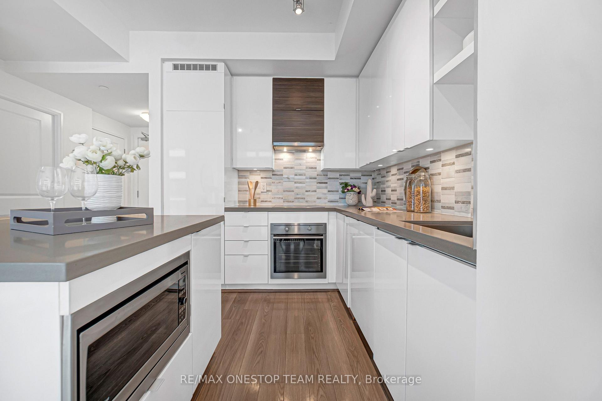 Photo 7 of Unit 1306, 59 Annie Craig Drive, Etobicoke, Mimico — HOMEH