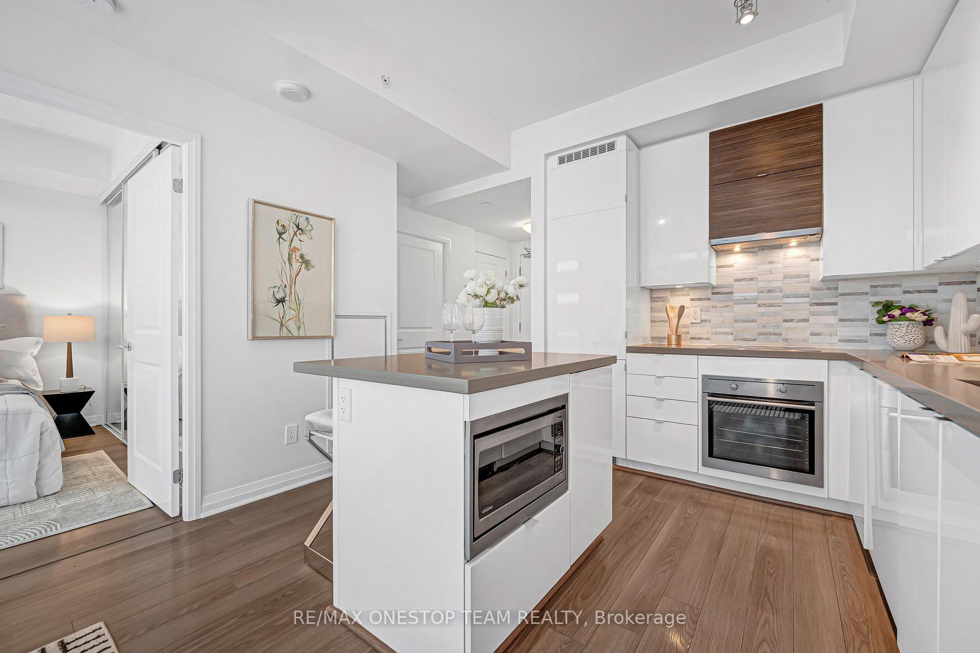 Photo 8 of Unit 1306, 59 Annie Craig Drive, Etobicoke, Mimico — HOMEH