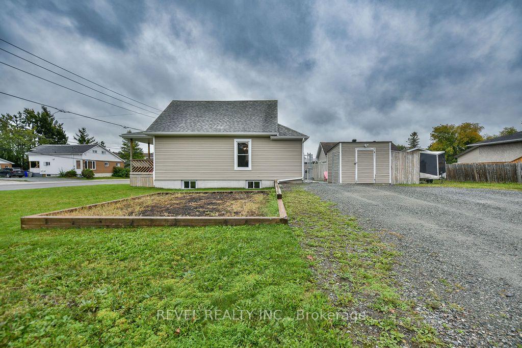 Photo 2 of 583 Maclean Drive, Timmins, TNW - Upper Melrose — HOMEH