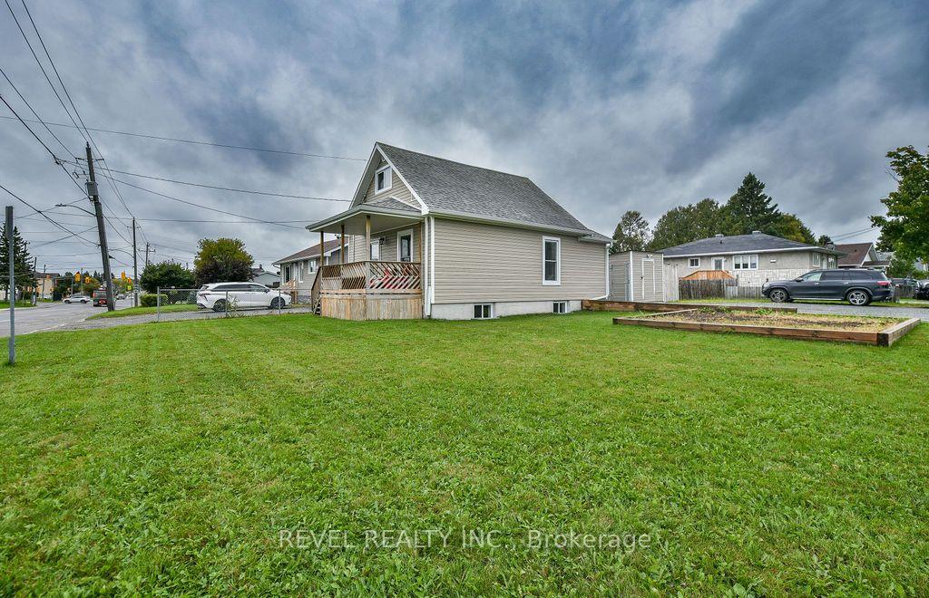 Photo 3 of 583 Maclean Drive, Timmins, TNW - Upper Melrose — HOMEH