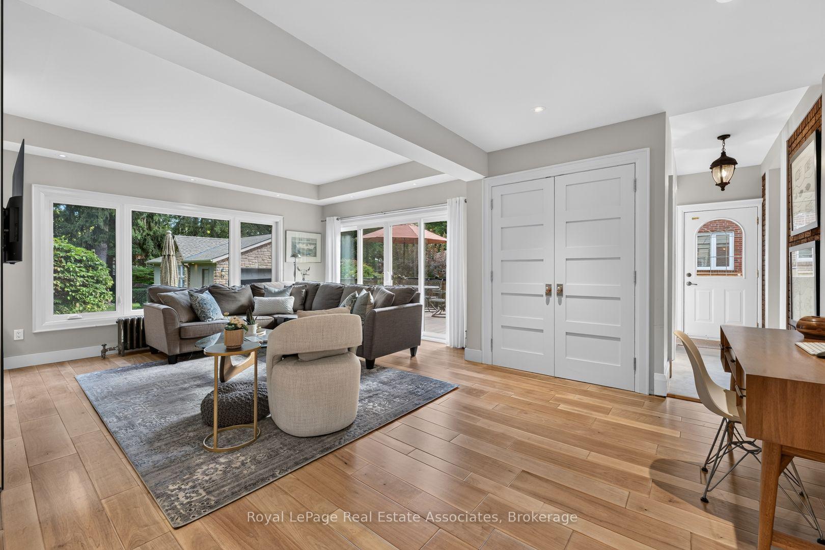 Photo 5 of 33 Ben Machree Drive, Mississauga, Port Credit — HOMEH