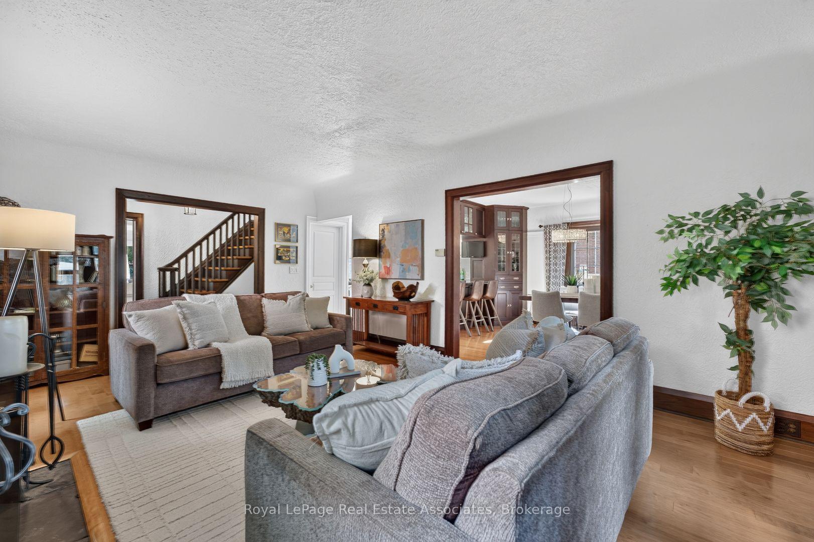 Photo 8 of 33 Ben Machree Drive, Mississauga, Port Credit — HOMEH