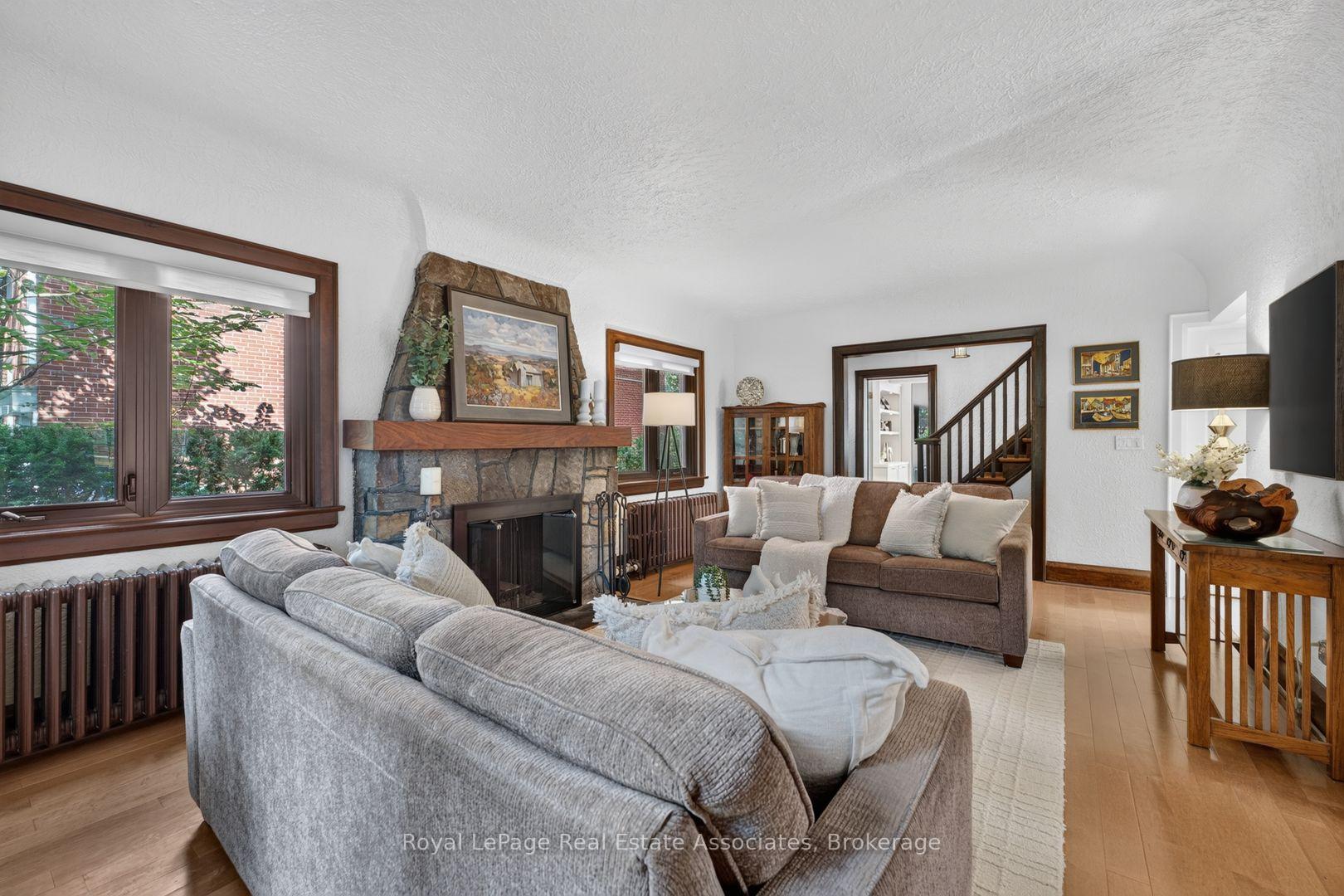 Photo 9 of 33 Ben Machree Drive, Mississauga, Port Credit — HOMEH