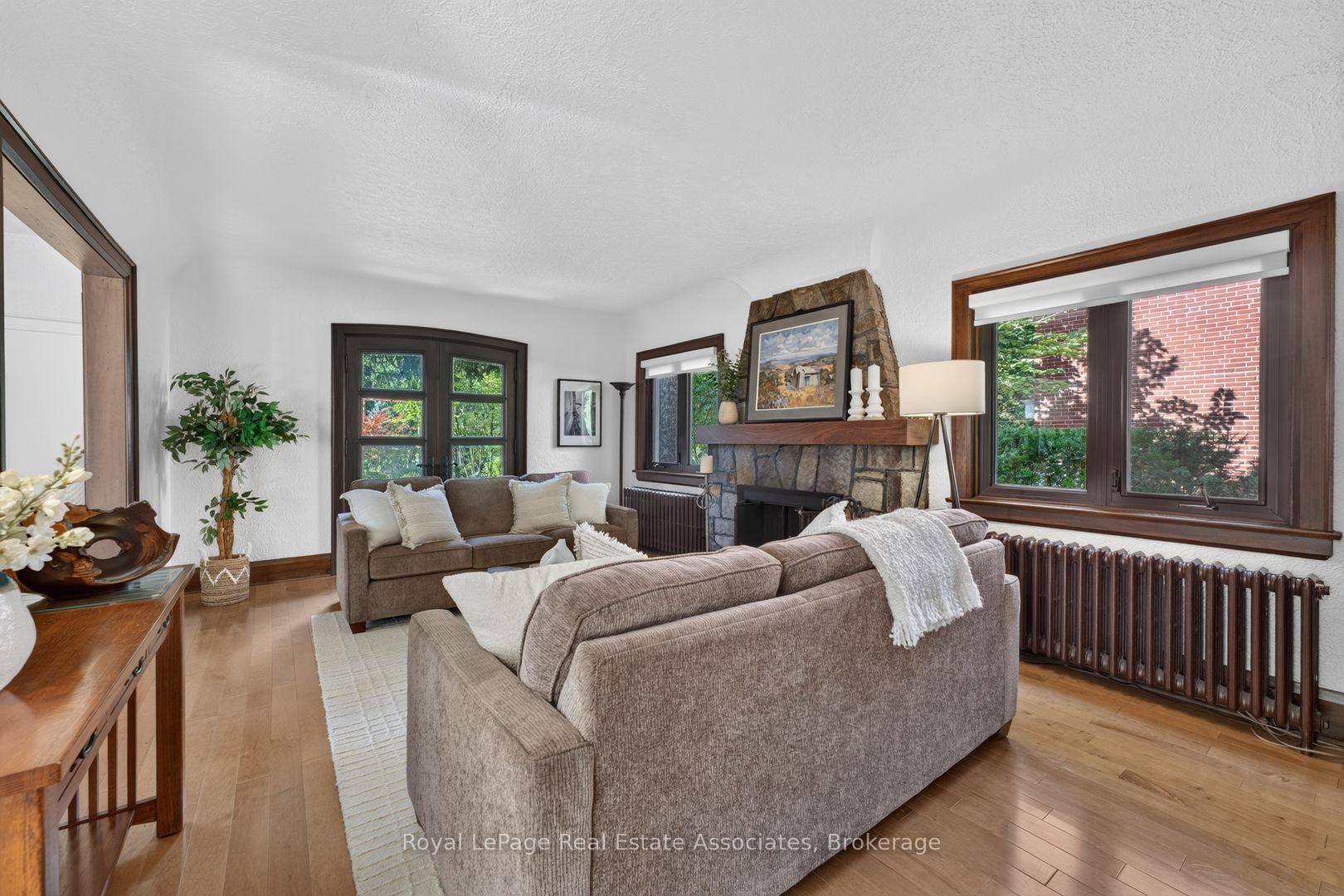 Photo 10 of 33 Ben Machree Drive, Mississauga, Port Credit — HOMEH