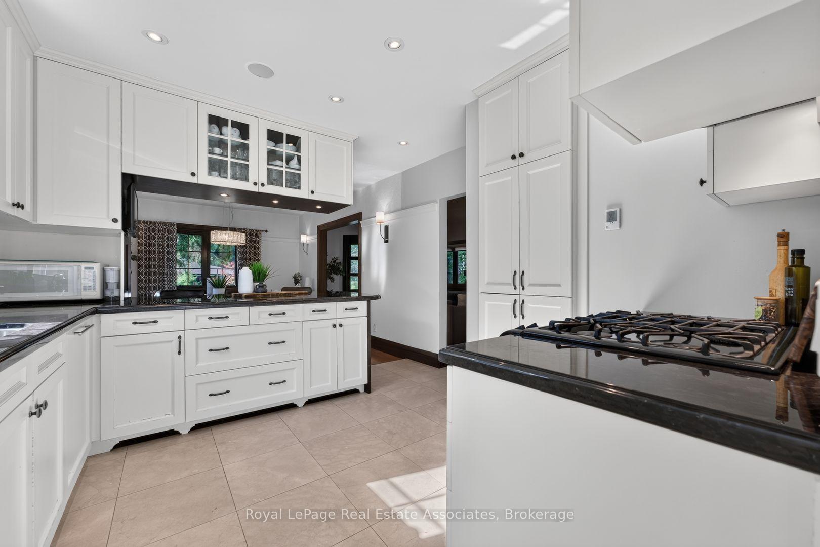 Photo 14 of 33 Ben Machree Drive, Mississauga, Port Credit — HOMEH
