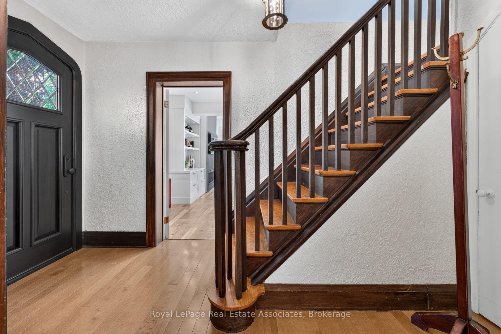 Photo 20 of 33 Ben Machree Drive, Mississauga, Port Credit — HOMEH