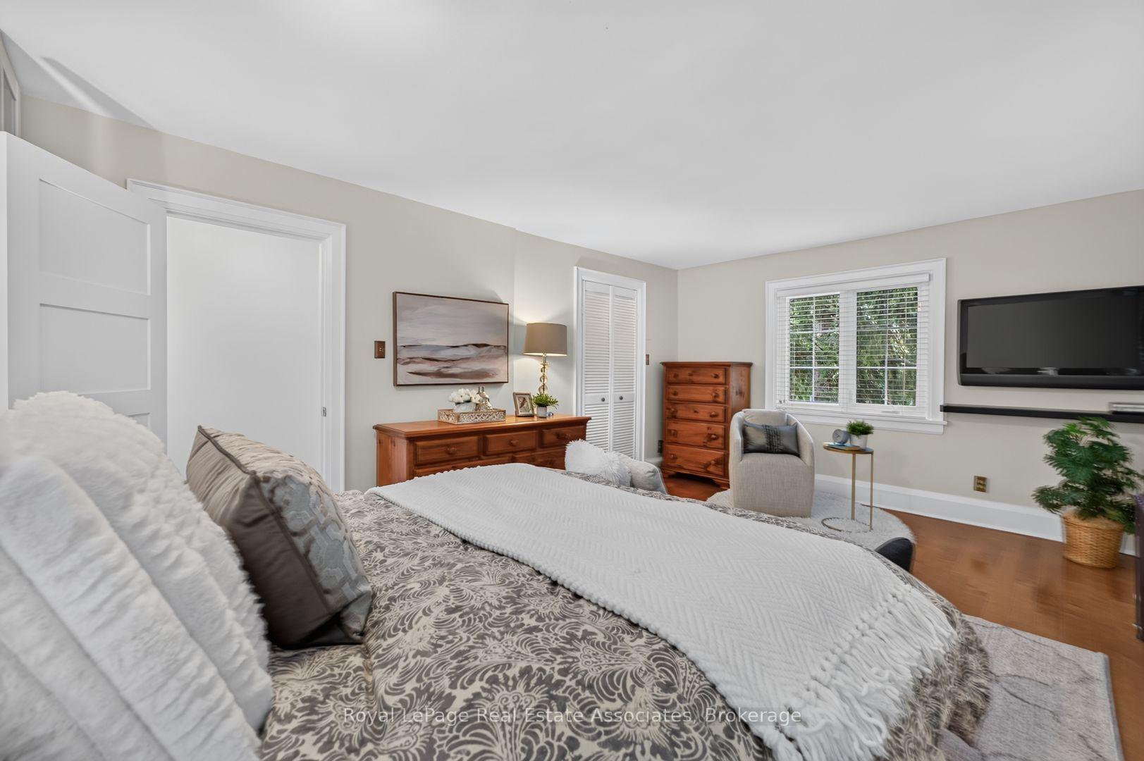 Photo 24 of 33 Ben Machree Drive, Mississauga, Port Credit — HOMEH