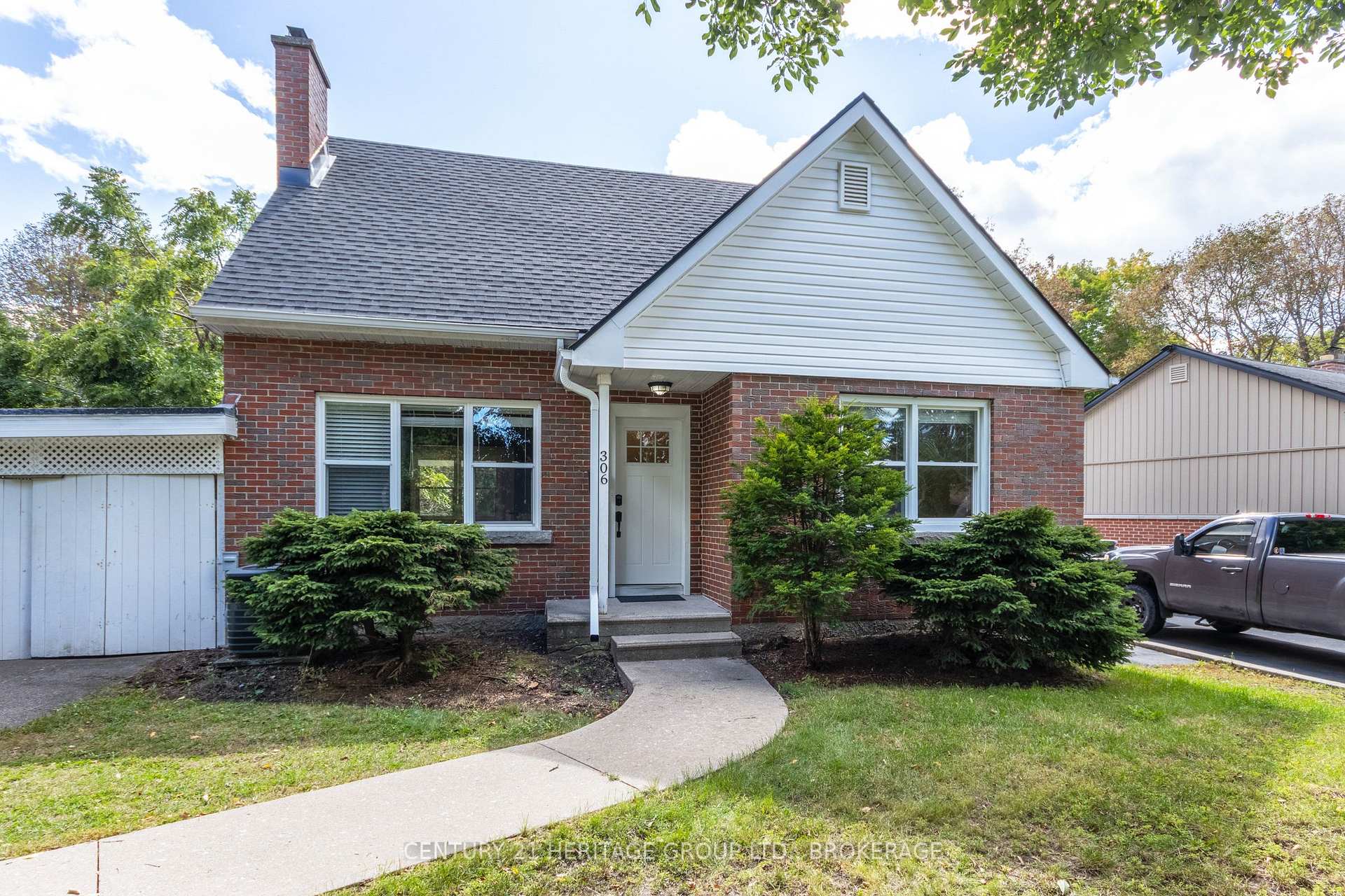 Photo of 306 Glengarry Road