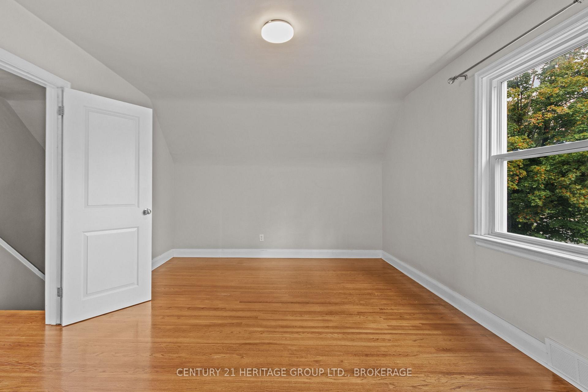 Photo 20 of 306 Glengarry Road, Kingston, West of Sir John A. Blvd — HOMEH