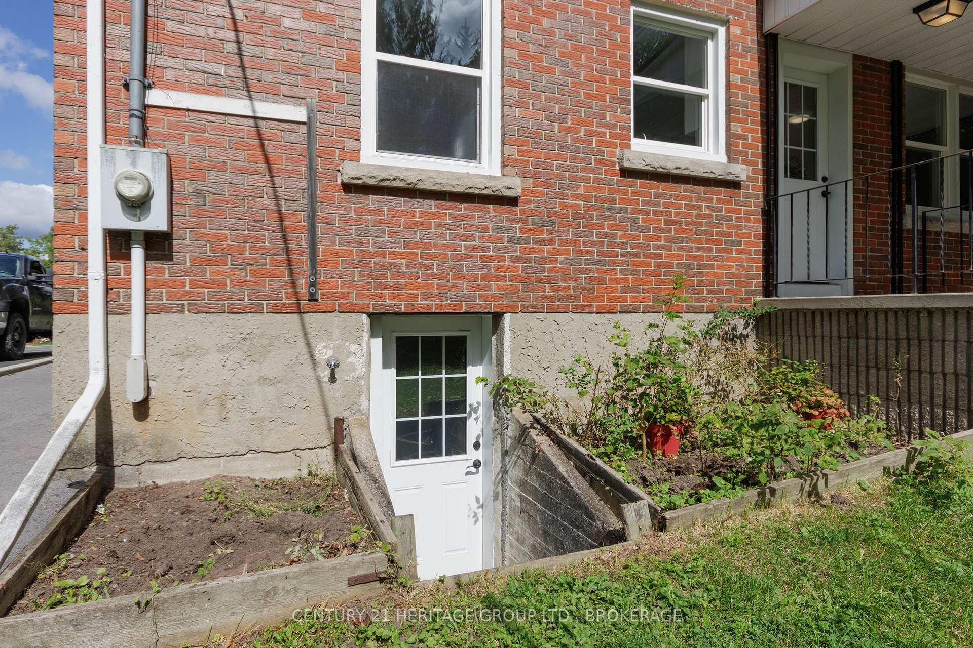 Photo 42 of 306 Glengarry Road, Kingston, West of Sir John A. Blvd — HOMEH