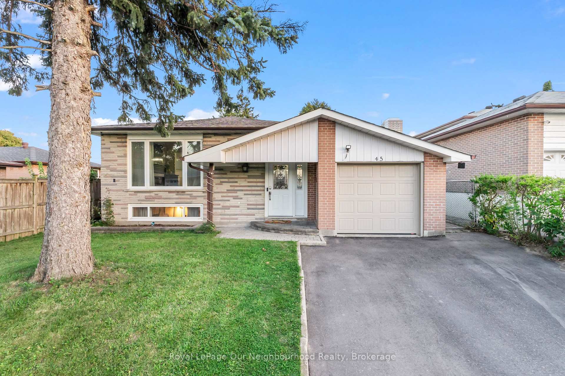 Photo 2 of 45 Chipper Crescent, Scarborough, Eglinton East — HOMEH