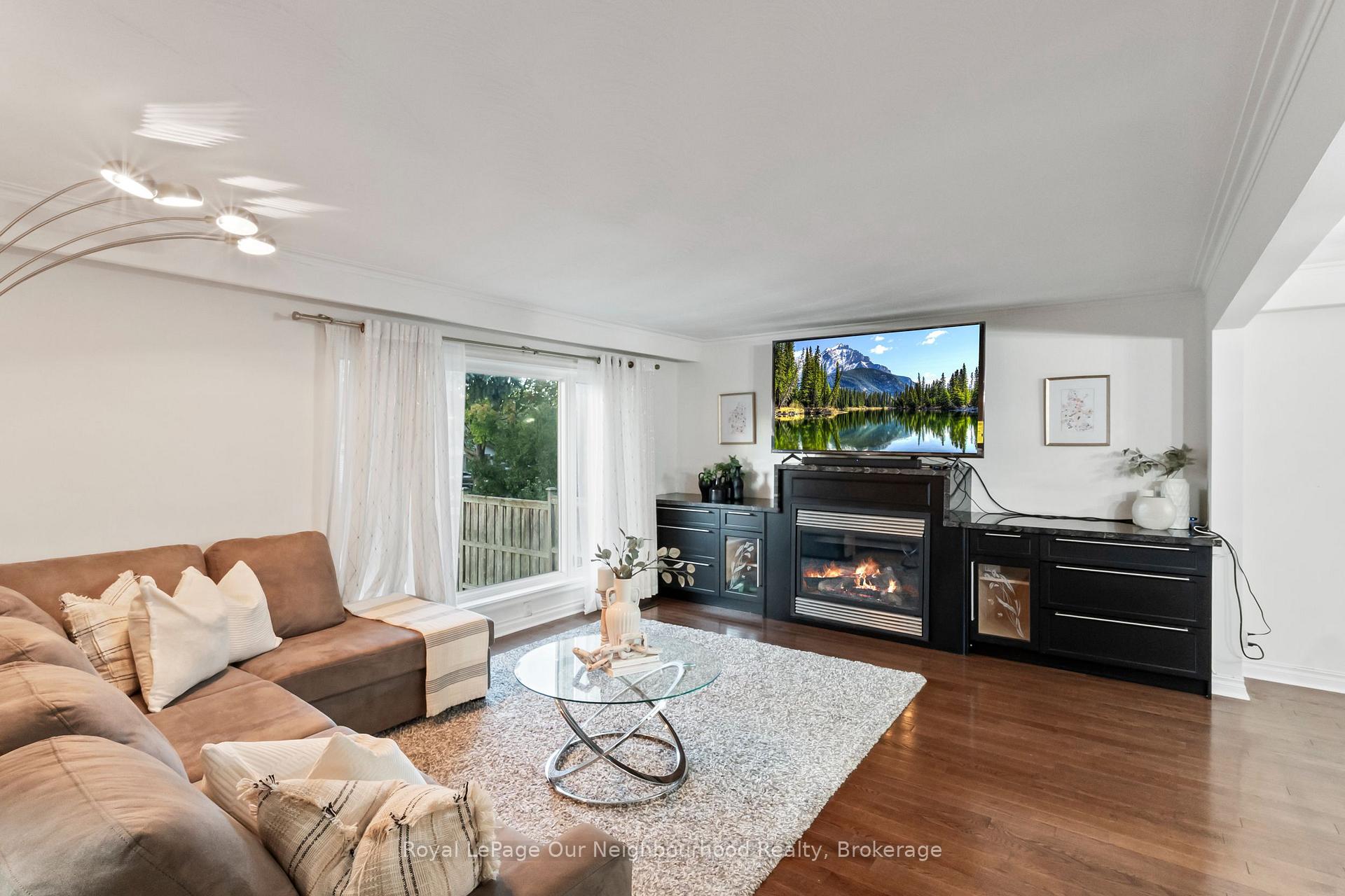 Photo 3 of 45 Chipper Crescent, Scarborough, Eglinton East — HOMEH