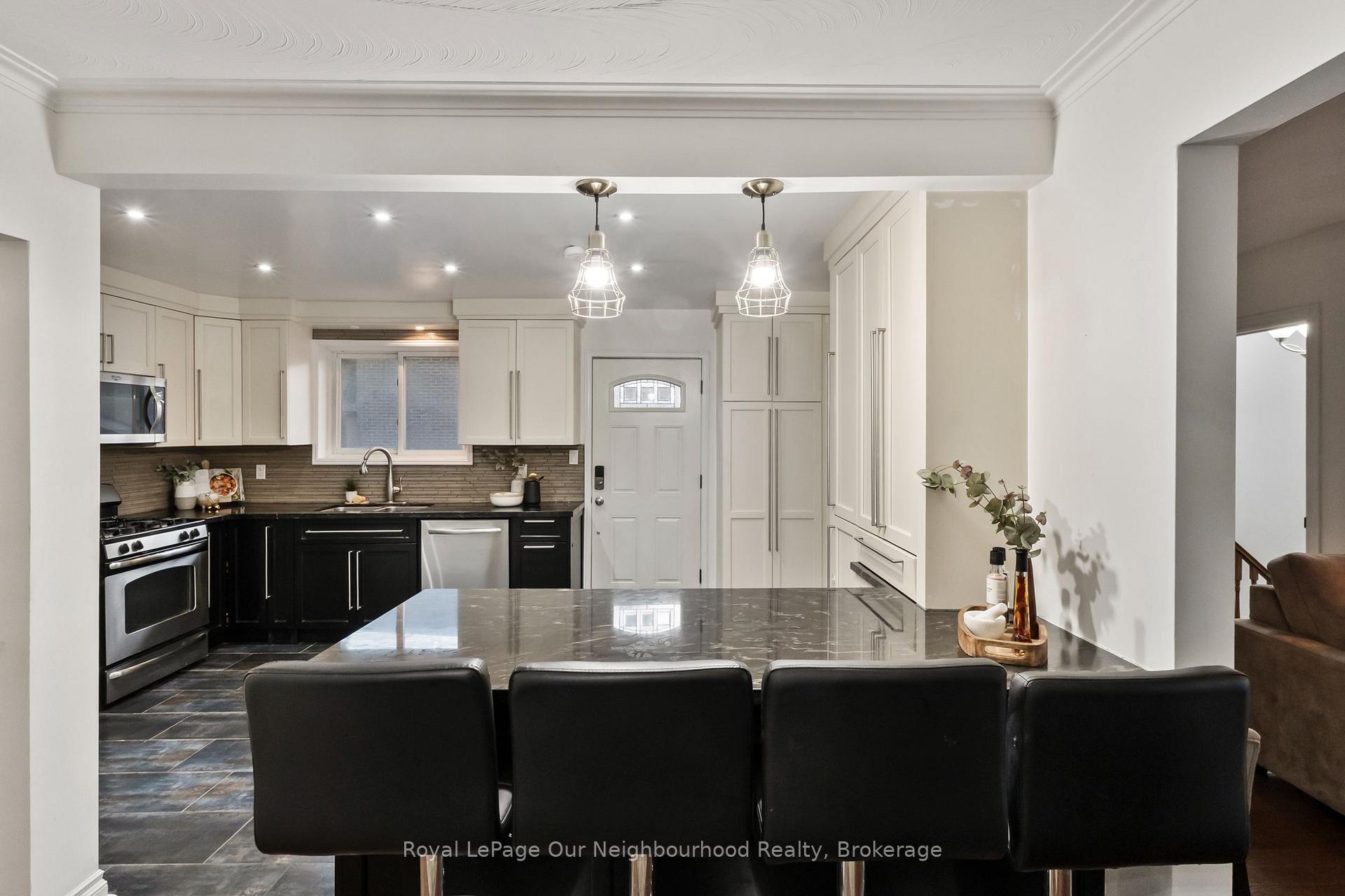 Photo 4 of 45 Chipper Crescent, Scarborough, Eglinton East — HOMEH