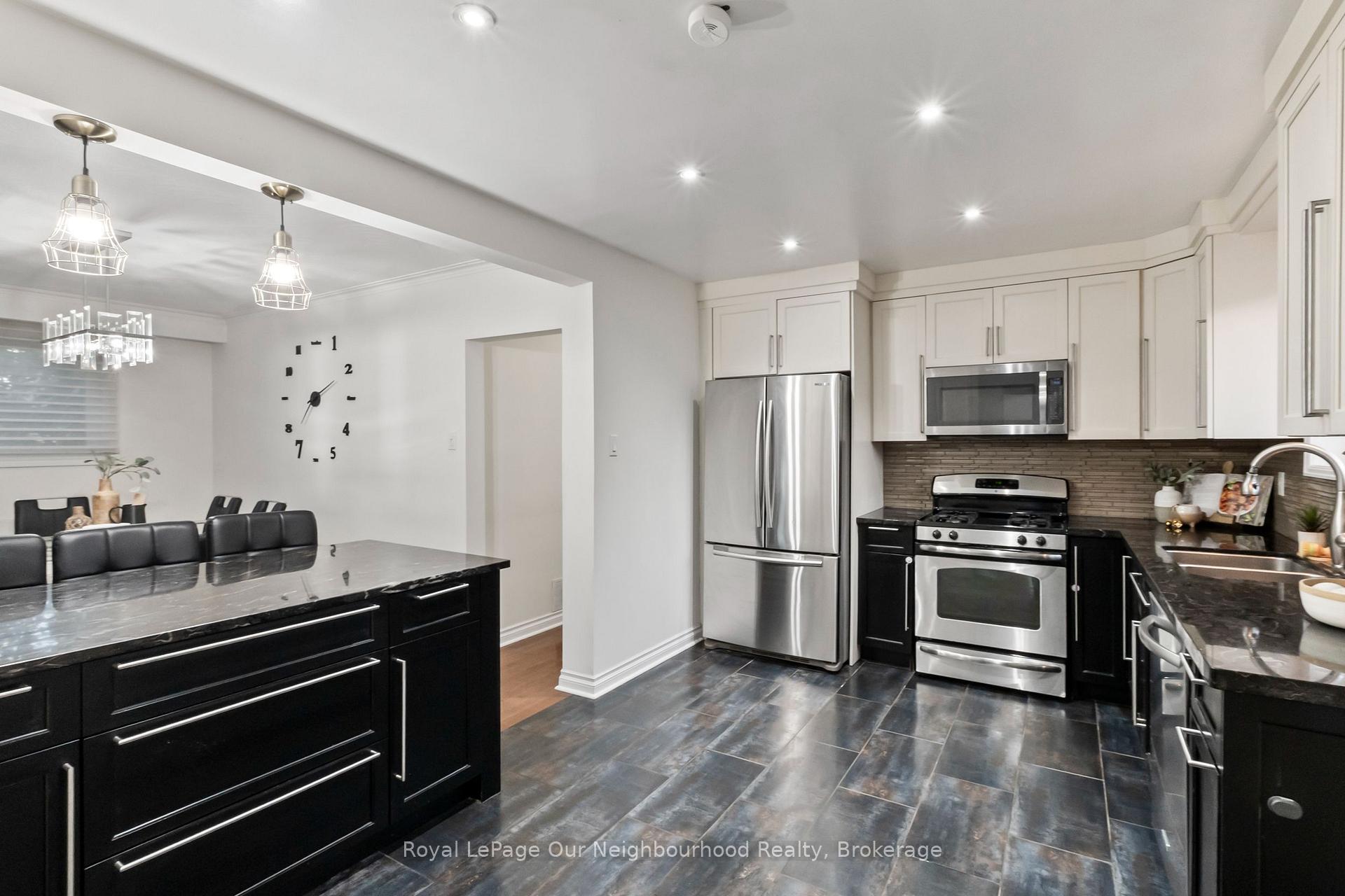Photo 5 of 45 Chipper Crescent, Scarborough, Eglinton East — HOMEH