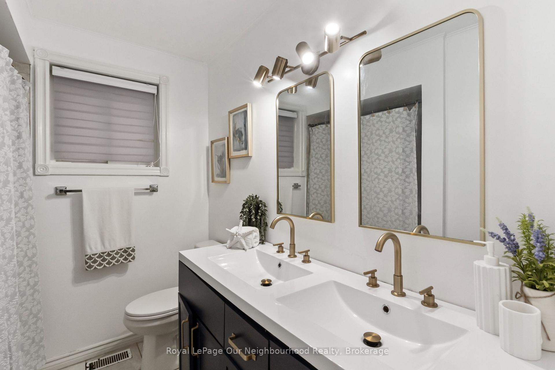 Photo 8 of 45 Chipper Crescent, Scarborough, Eglinton East — HOMEH