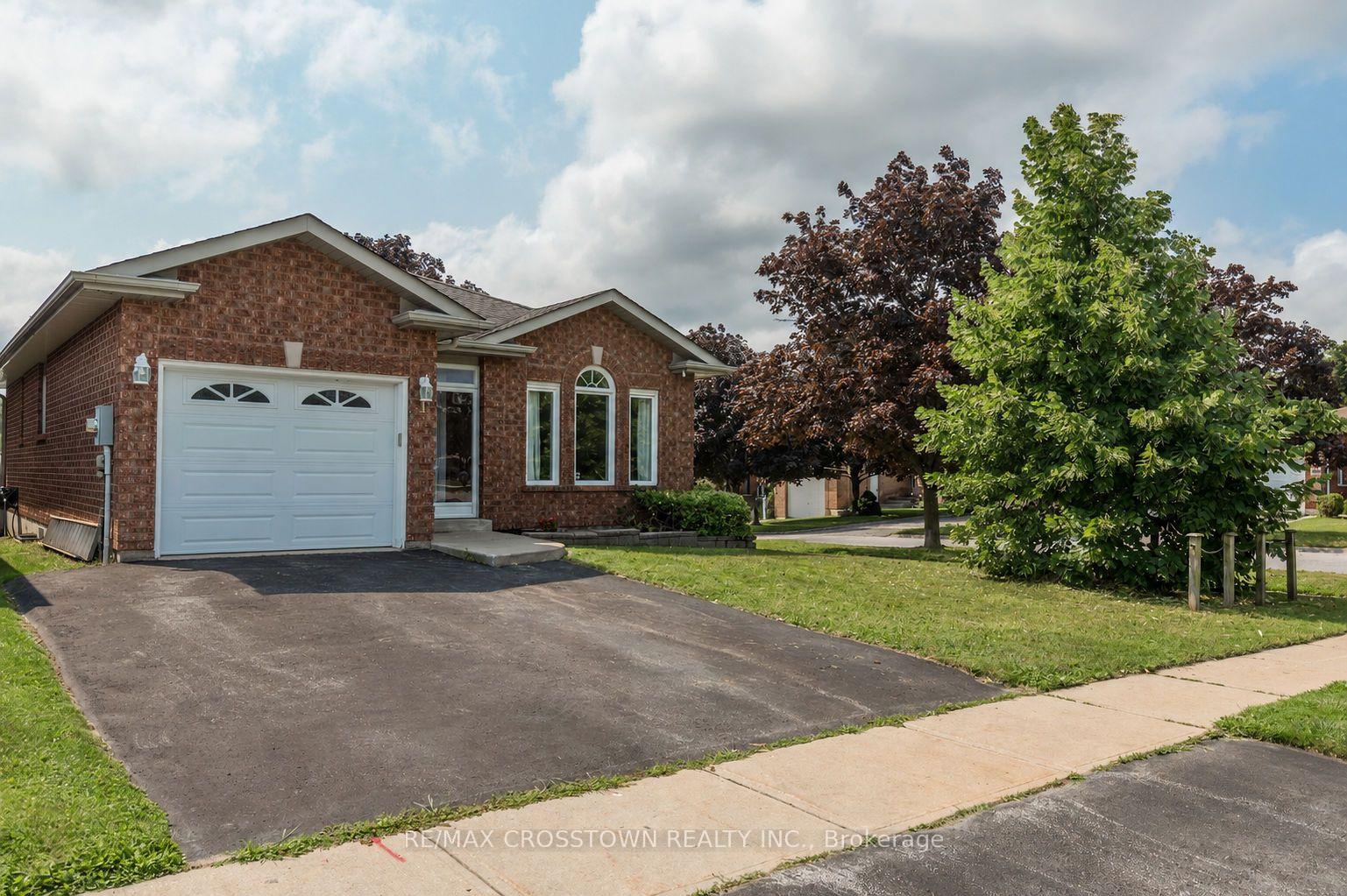 Photo 2 of 1 Lang Drive, Barrie, Northwest — HOMEH