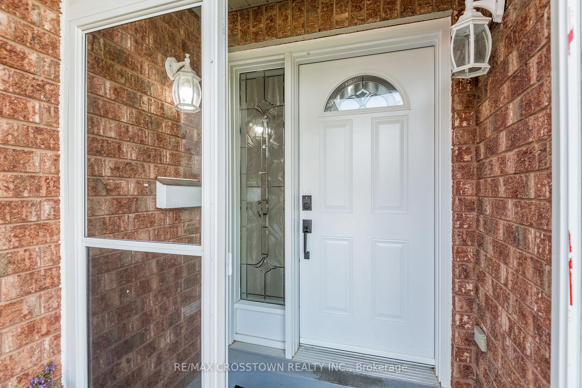 Photo 5 of 1 Lang Drive, Barrie, Northwest — HOMEH