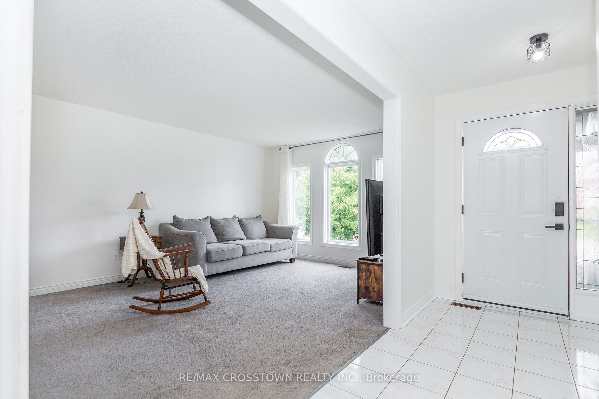 Photo 7 of 1 Lang Drive, Barrie, Northwest — HOMEH
