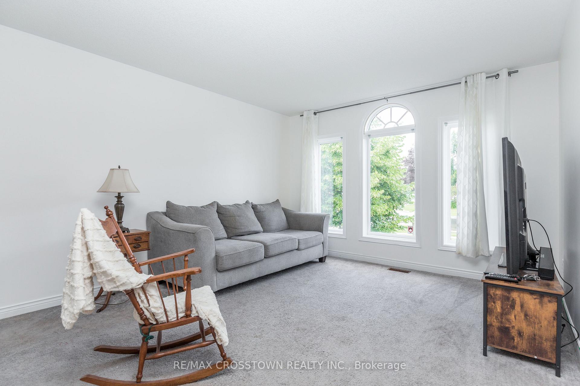Photo 8 of 1 Lang Drive, Barrie, Northwest — HOMEH