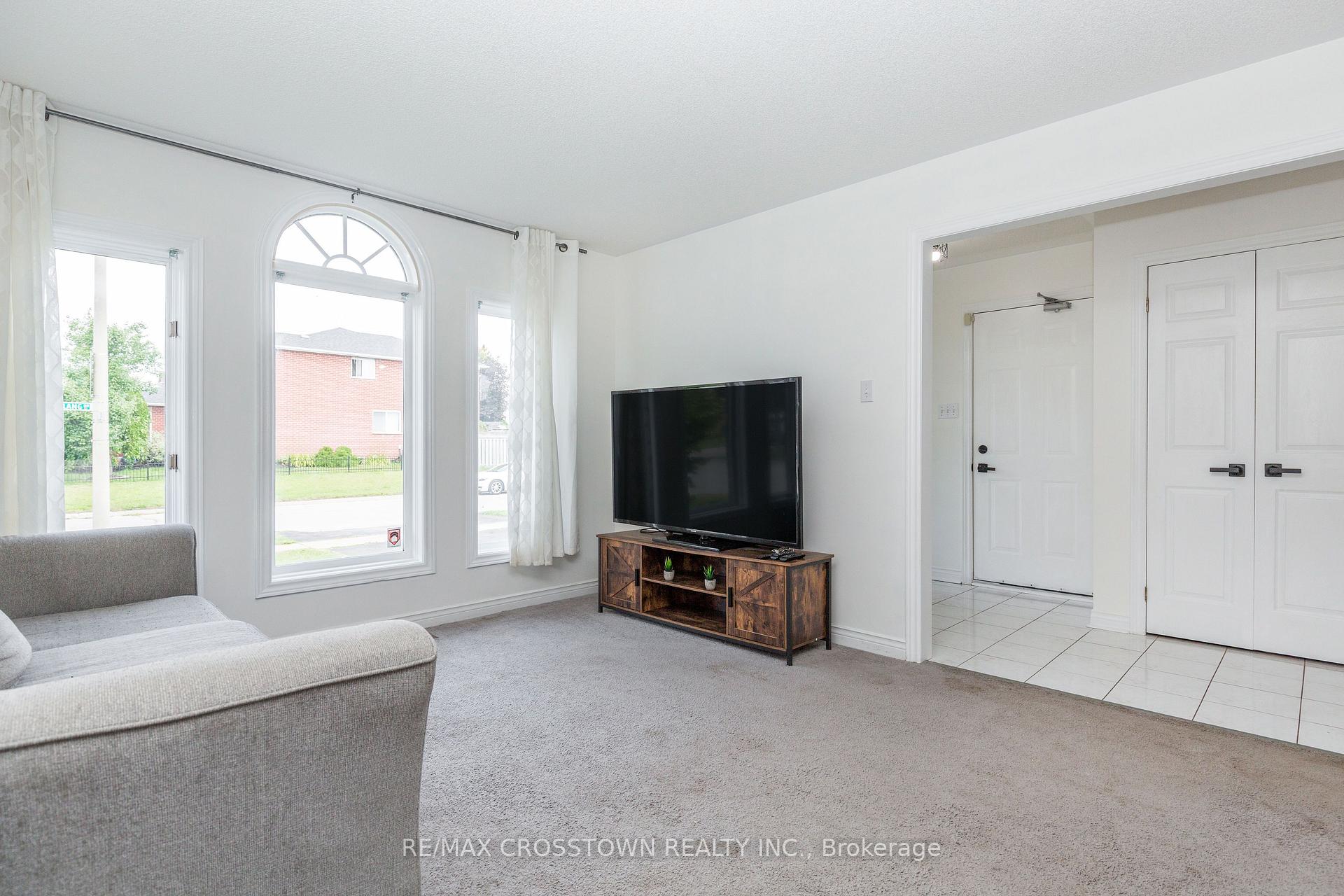 Photo 9 of 1 Lang Drive, Barrie, Northwest — HOMEH