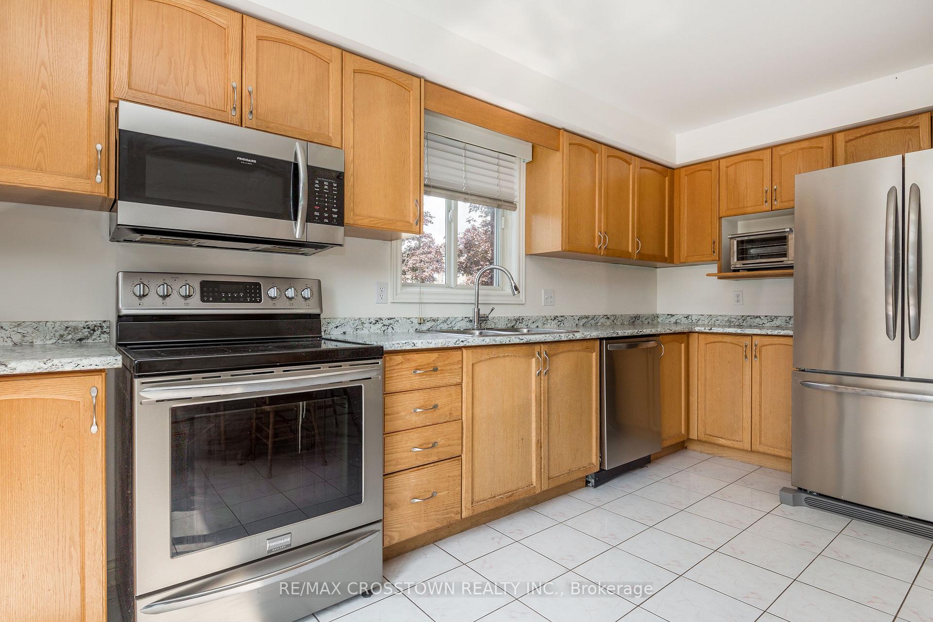 Photo 14 of 1 Lang Drive, Barrie, Northwest — HOMEH