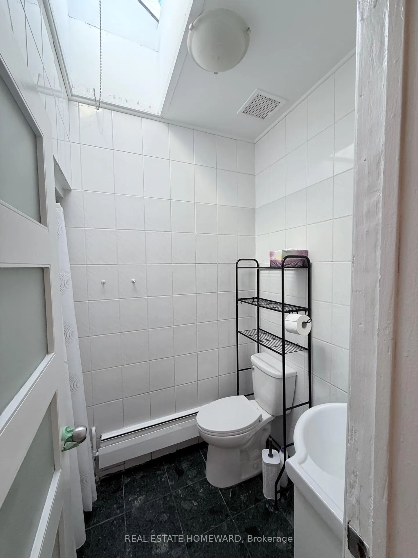 Photo 4 of Unit Apt 2, 611 Danforth Avenue, Toronto, North Riverdale — HOMEH