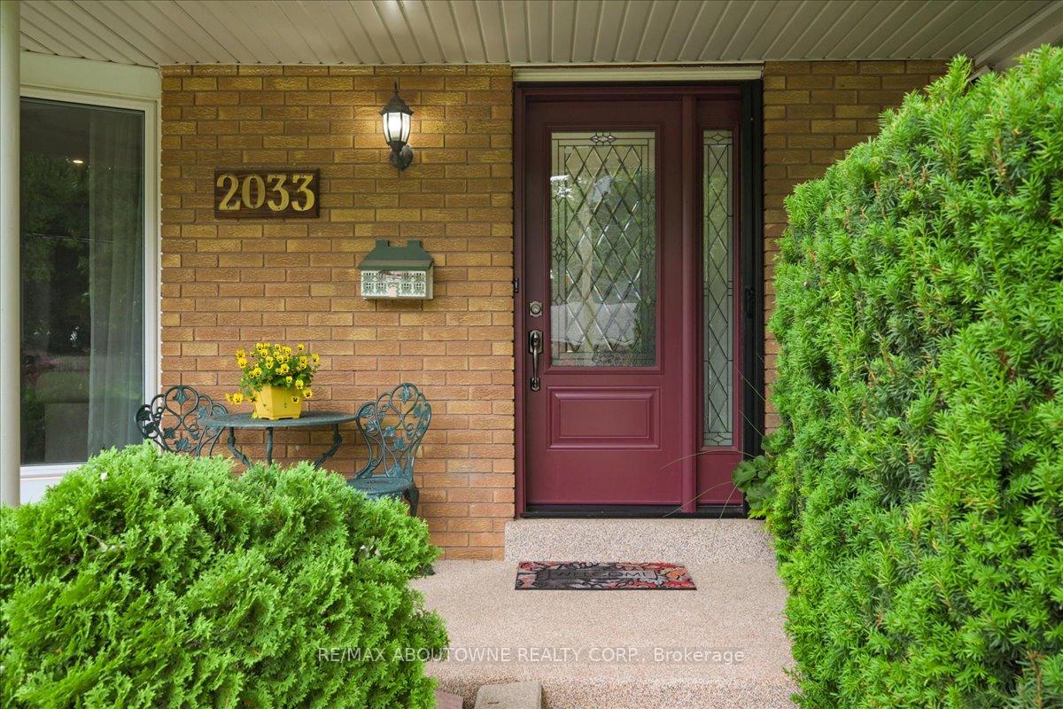 Photo 5 of 2033 Saxon Road, Oakville, West — HOMEH
