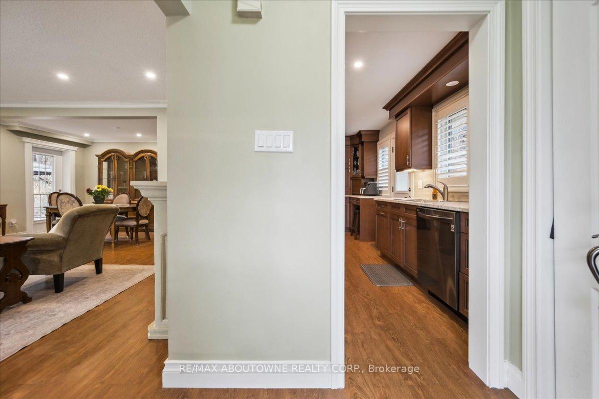 Photo 8 of 2033 Saxon Road, Oakville, West — HOMEH