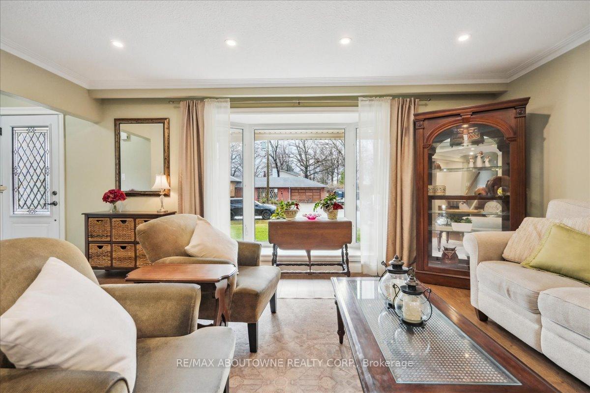 Photo 11 of 2033 Saxon Road, Oakville, West — HOMEH