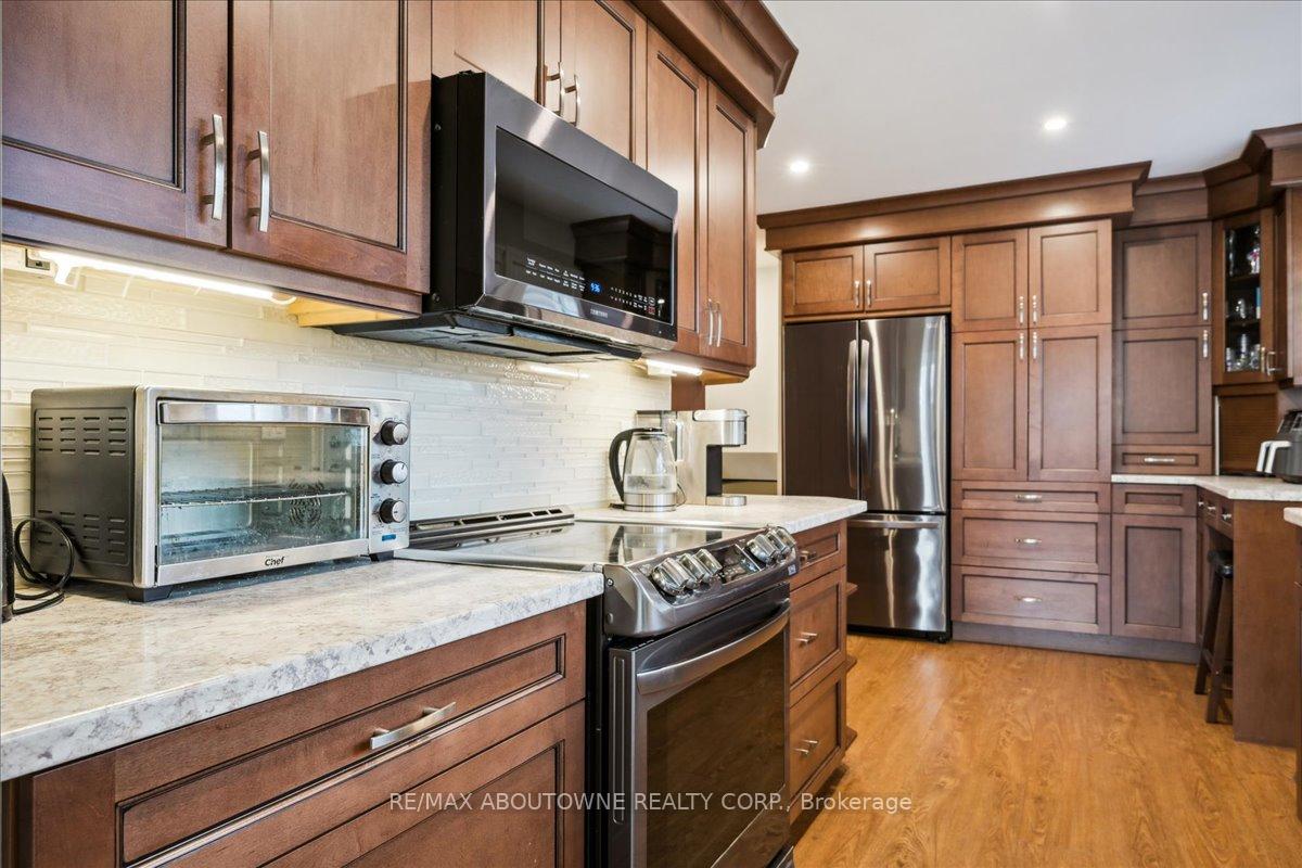 Photo 17 of 2033 Saxon Road, Oakville, West — HOMEH