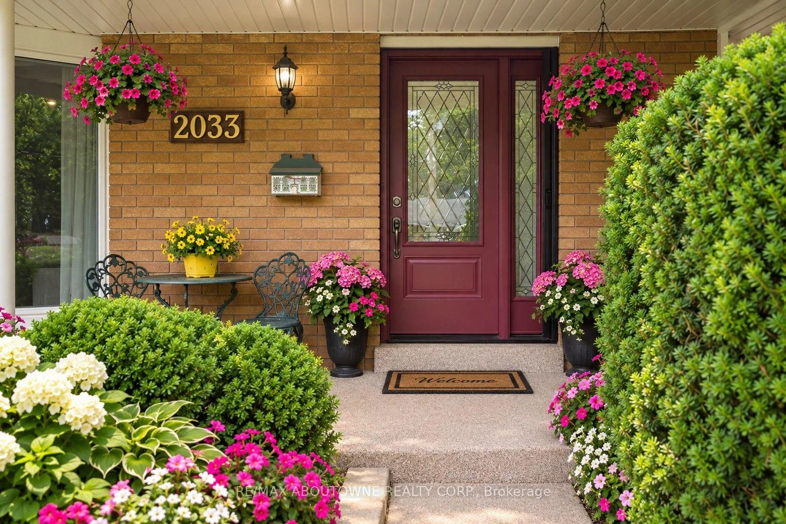 Photo 4 of 2033 Saxon Road, Oakville, West — HOMEH