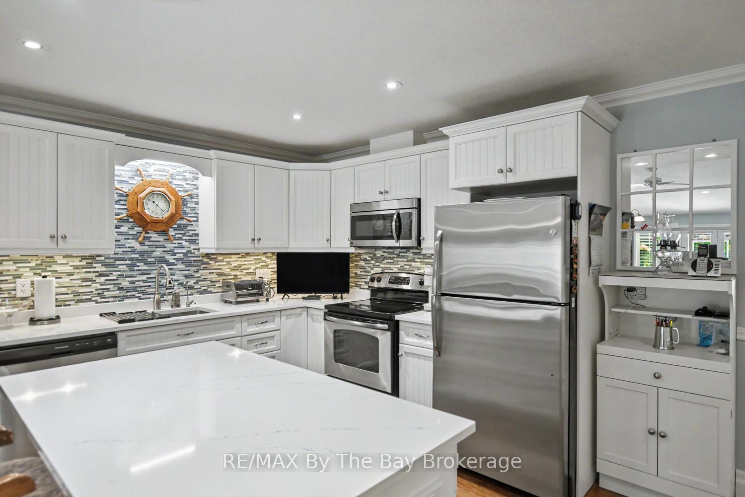 Photo 10 of 131 Greenway Drive, Wasaga Beach — HOMEH