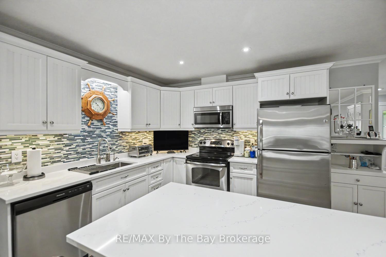 Photo 13 of 131 Greenway Drive, Wasaga Beach — HOMEH