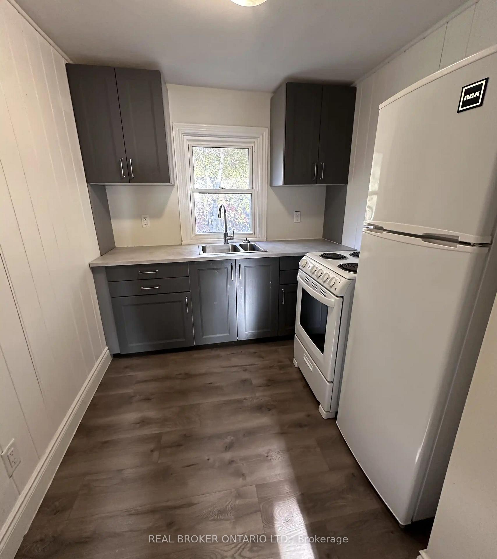 Photo 2 of 123 Henry Street, Barrie, Queen's Park — HOMEH