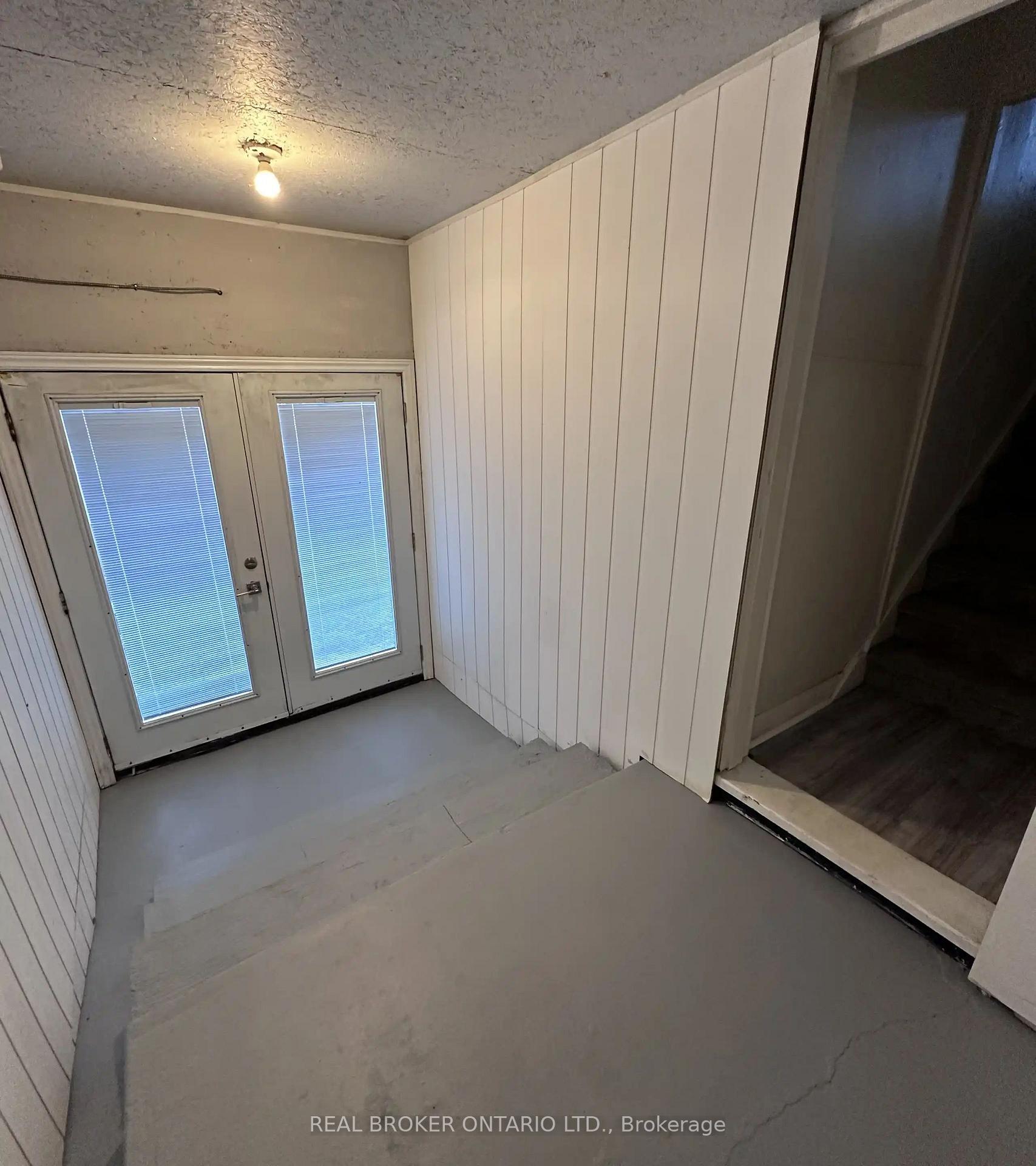 Photo 4 of 123 Henry Street, Barrie, Queen's Park — HOMEH