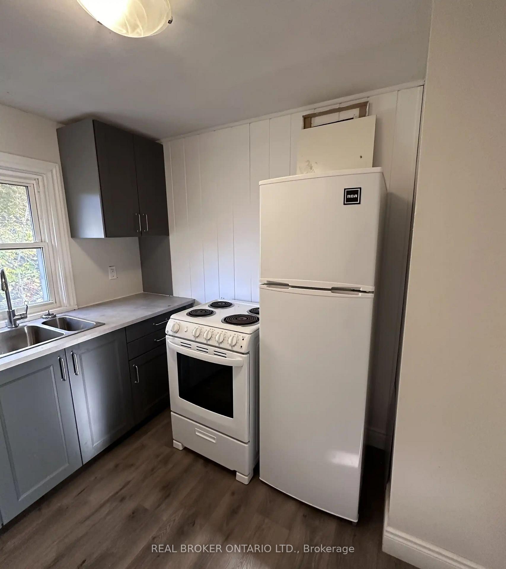 Photo 5 of 123 Henry Street, Barrie, Queen's Park — HOMEH