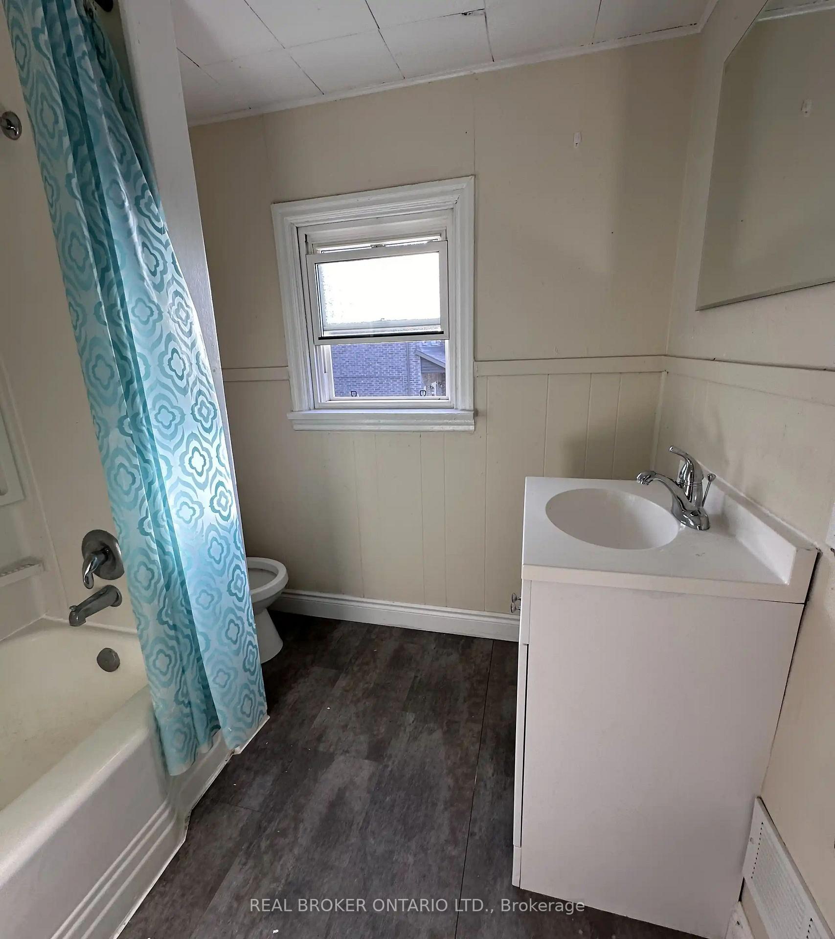 Photo 6 of 123 Henry Street, Barrie, Queen's Park — HOMEH